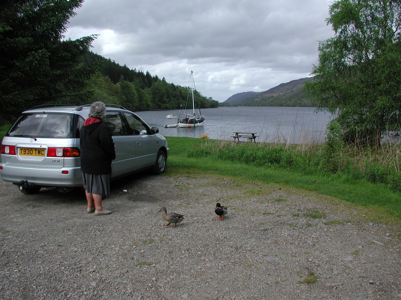 04_060 Loch Oich picnic site.jpg
